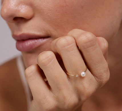 18K Gold Pearl and Diamond Ring