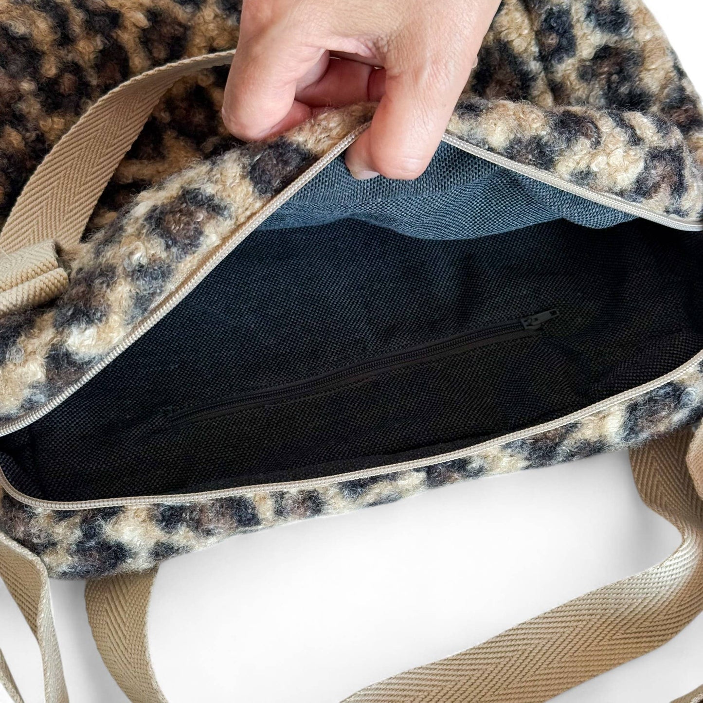 Medium Handbag Pardo