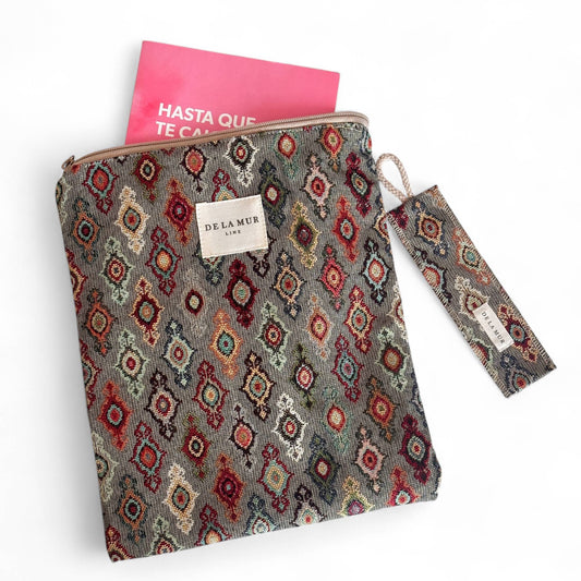 Book cover with matching bookmark Trigo